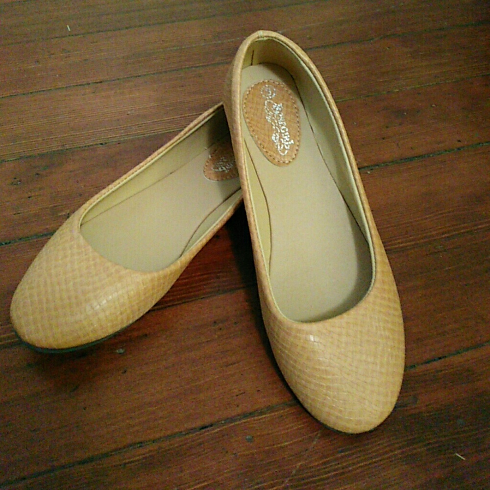 Cute Tan Flats